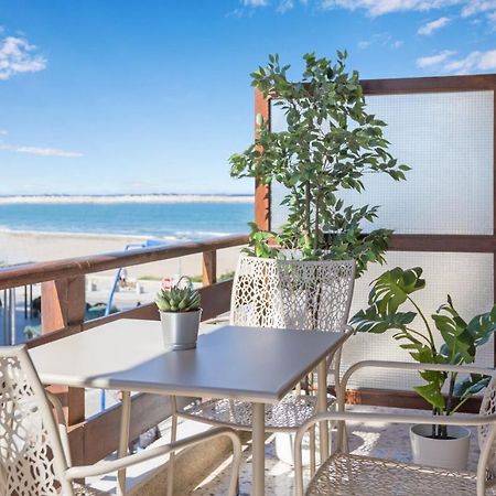 Effie'S Cozy Beach Front Apartment 罗希姆诺 外观 照片
