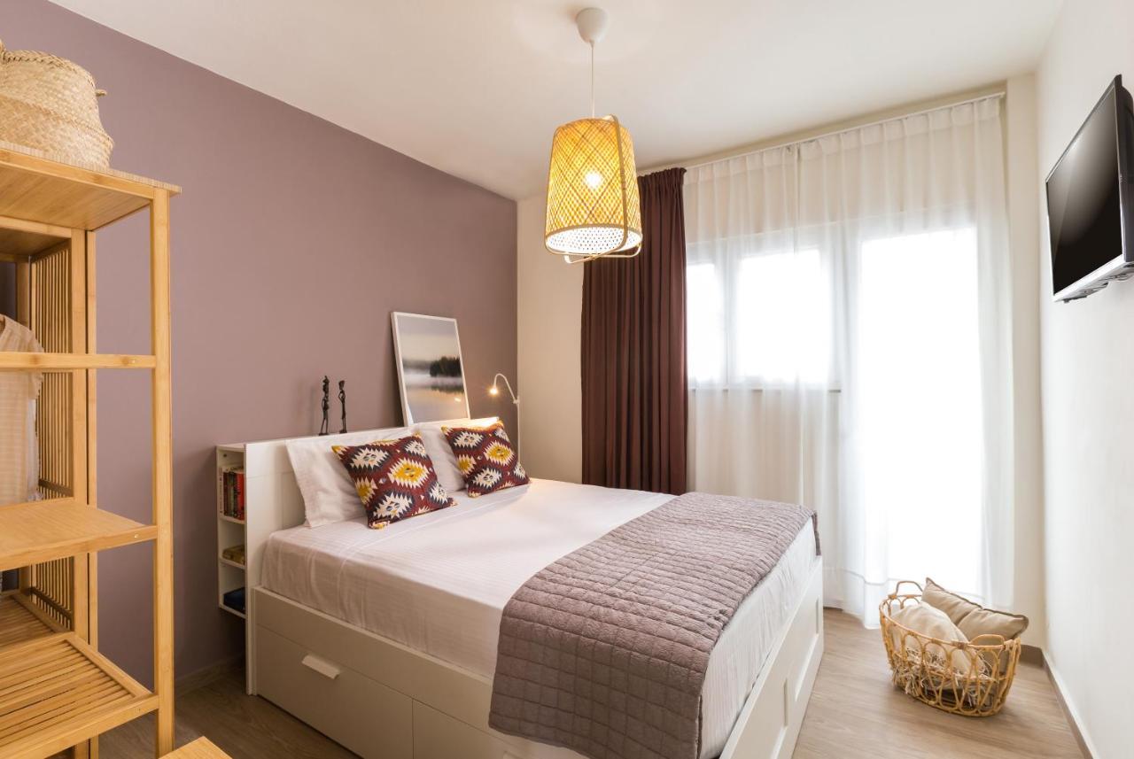 Effie'S Cozy Beach Front Apartment 罗希姆诺 外观 照片